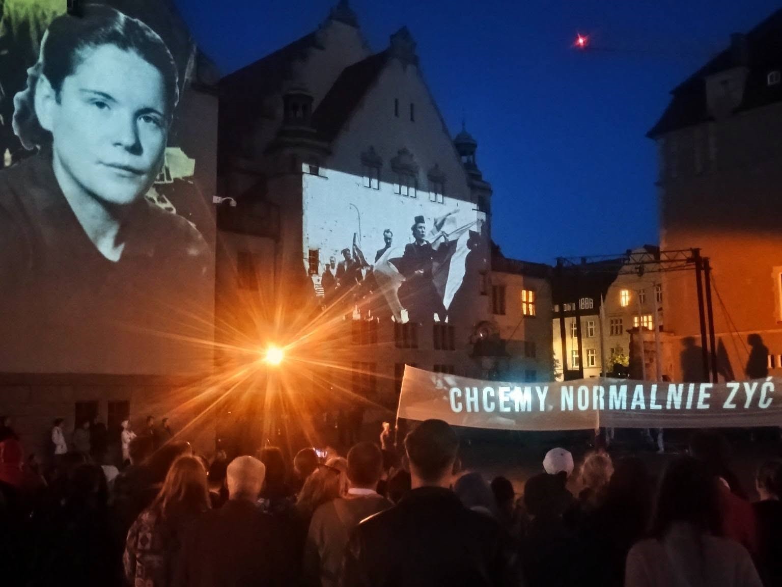 "To zostanie w sercu Poznaniaka". Tłumy na spektaklu "Trzy tramwajarki"